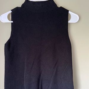 Nine West black a sleeveless sweater turtleneck.